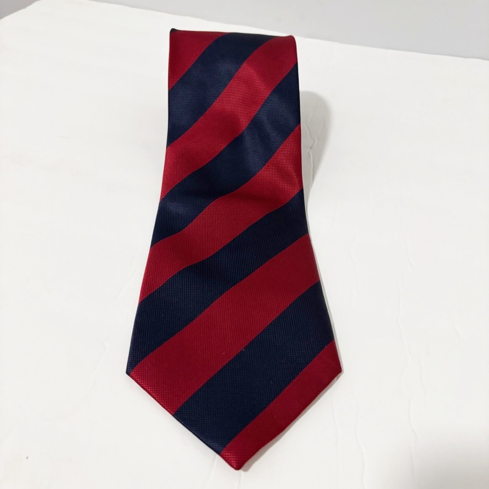 Ermenegildo Zegna Mens Striped Silk Tie Red and Navy Corporate Professional